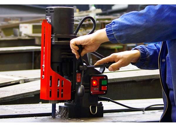 Фото магнітного свердлильного верстата МС-51 МС-51 Фото магнітного свердлильного верстата